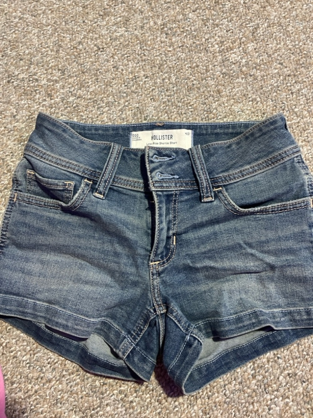 Hollister Low-Rise Shortie Short in dark blue denim - Picture 3 of 3